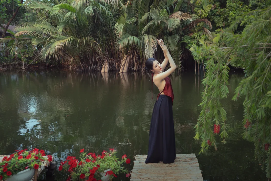 Hương sen yếm lụa