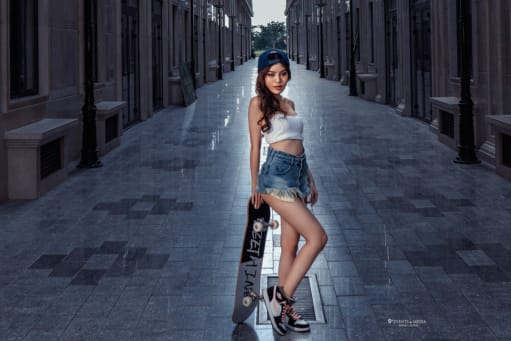 Trượt Ván Đường Phố của Cô Gái Hiện Đại