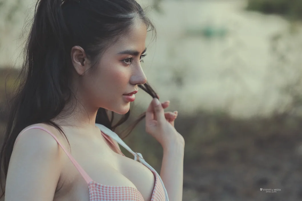 Một Mình Bên Dòng Sông