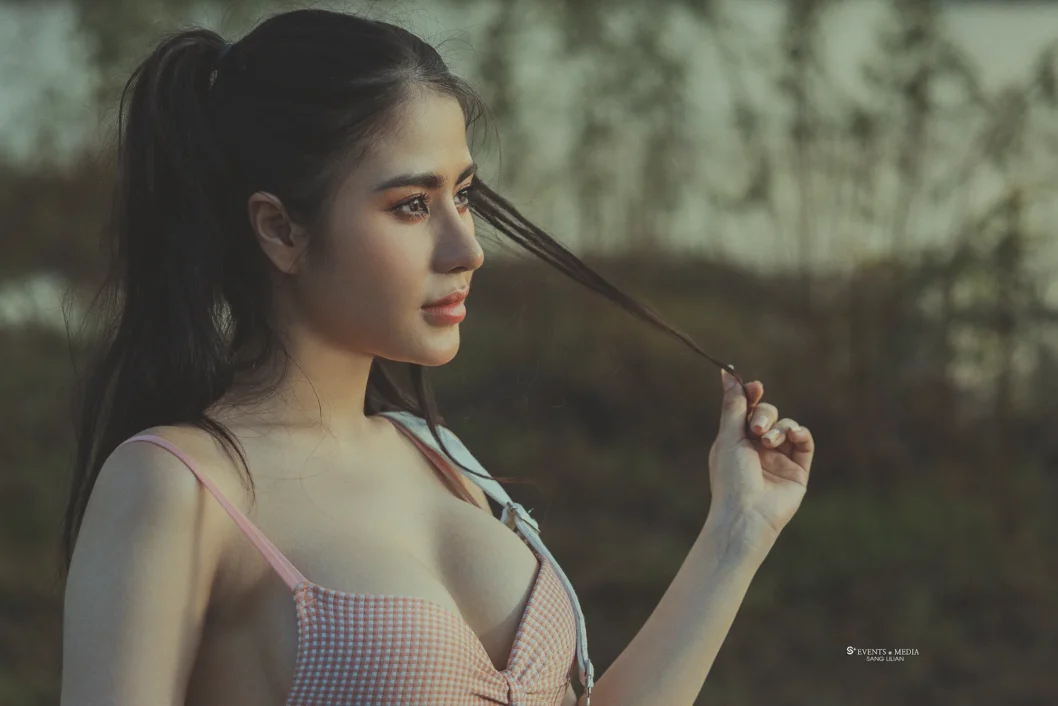 Một Mình Bên Dòng Sông